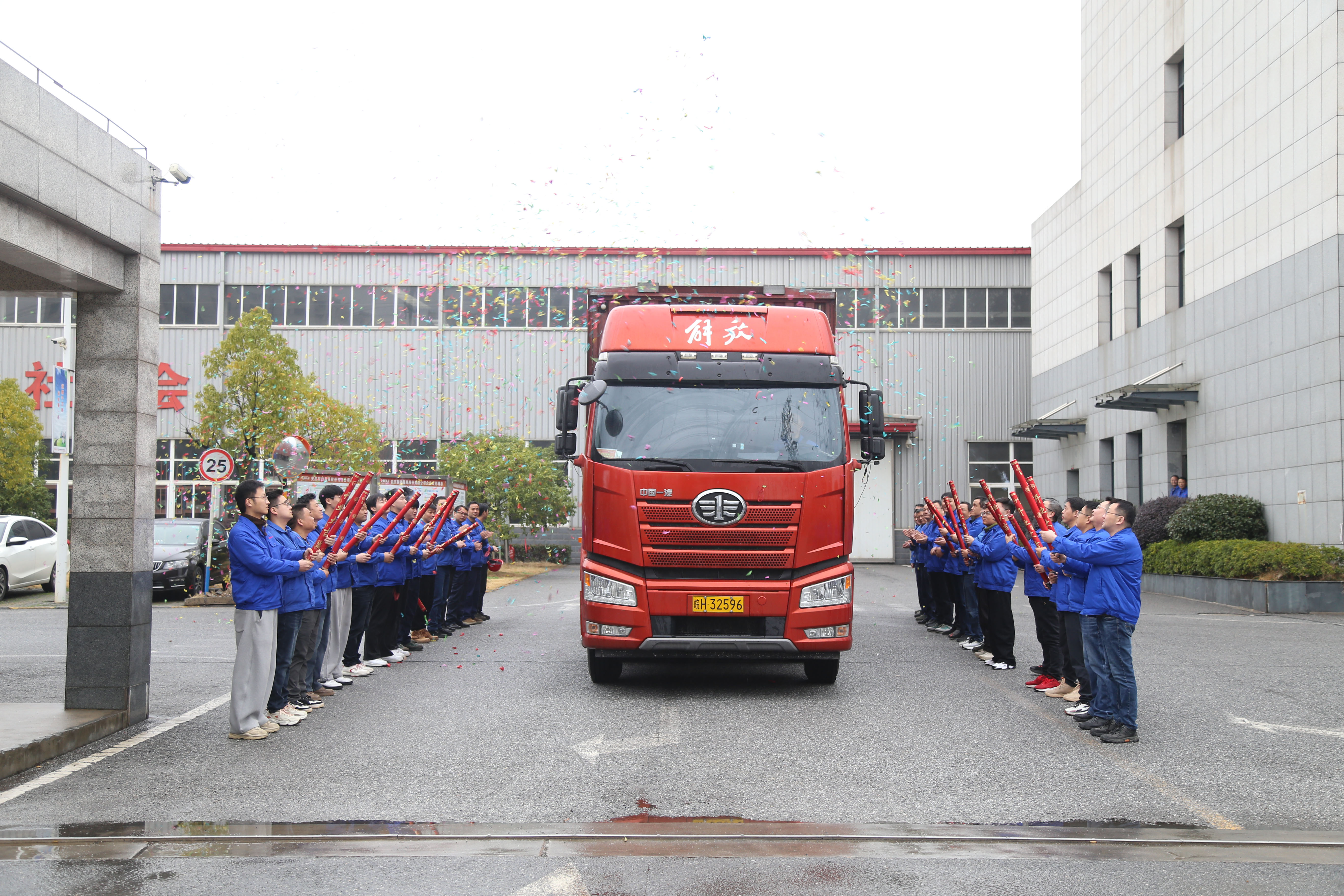 2026年農(nóng)歷新年首發(fā)車(chē).jpg