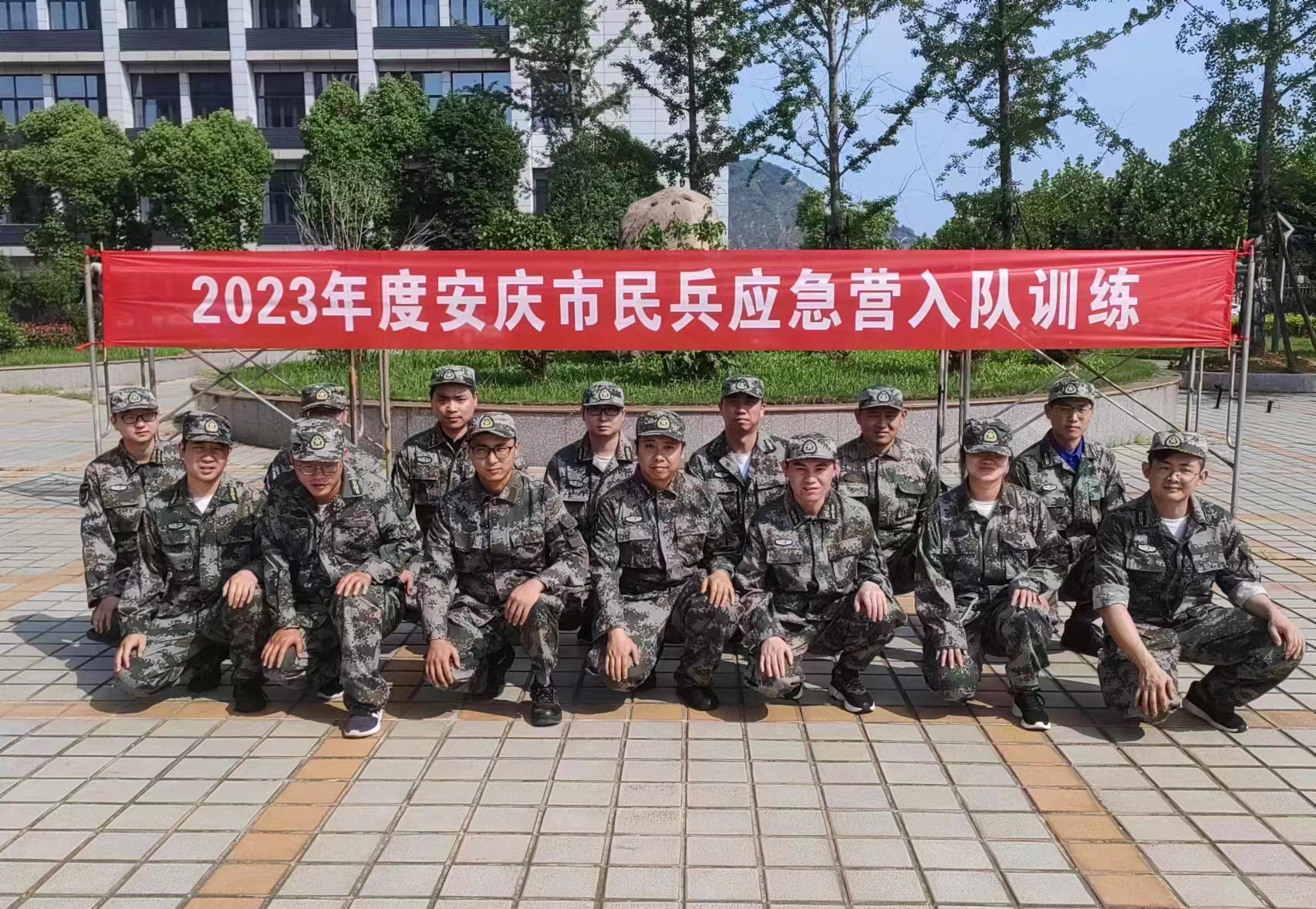 聯(lián)動(dòng)屬具、安慶車橋民兵班入隊(duì)訓(xùn)練合影.jpg